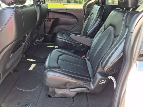 Used 2025 Chrysler Pacifica Select FWD image 25