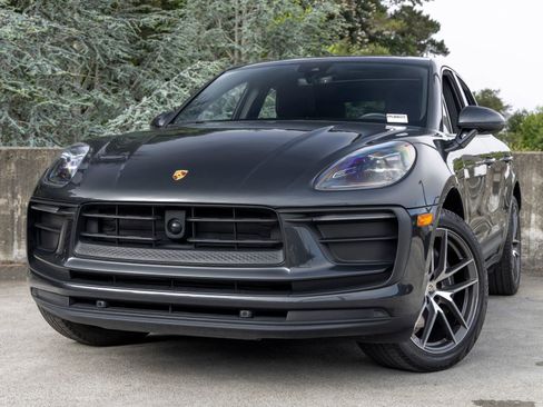 Certified 2023 Porsche Macan AWD/4WD image 7