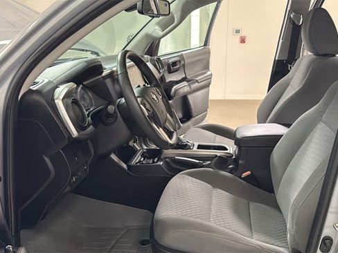 Used 2020 Toyota Tacoma SR5 image 12