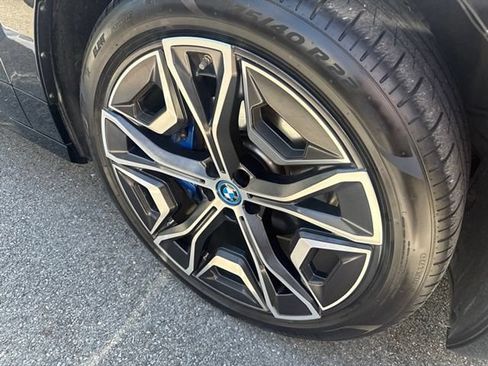 Used 2024 BMW iX xDrive50 w/ Sport Package AWD/4WD image 8