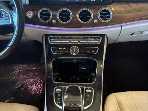 Used 2017 Mercedes-Benz E 400 4MATIC Wagon image 29