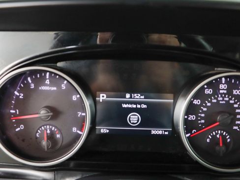 Used 2024 Kia Carnival EX FWD image 15