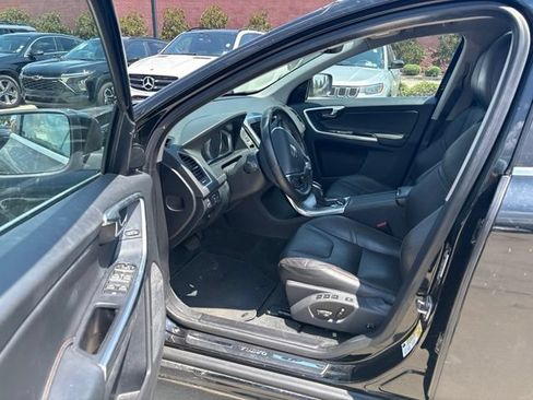 Used 2017 Volvo XC60 T6 Dynamic w/ Preferred Option Package AWD/4WD image 9