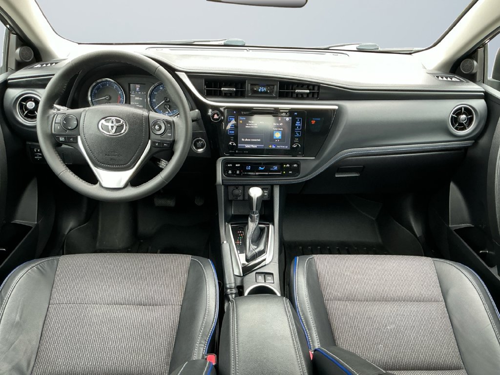 Used 2018 Toyota Corolla SE w/ SE Premium Package FWD image 11