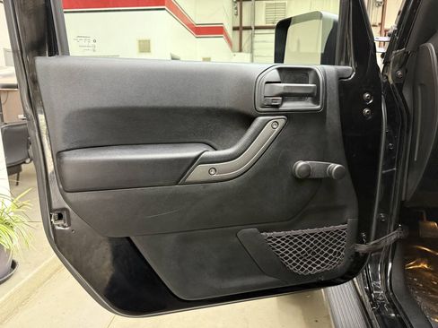 Used 2018 Jeep Wrangler Sport AWD/4WD image 10