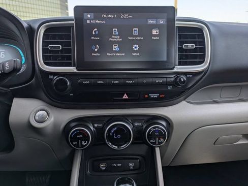 Used 2025 Hyundai Venue SEL FWD image 14