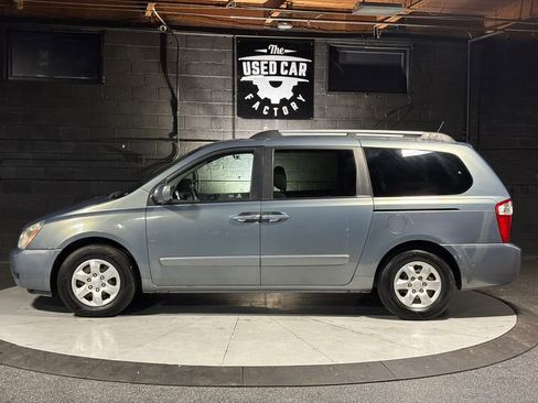 Used 2009 Kia Sedona LX image 2