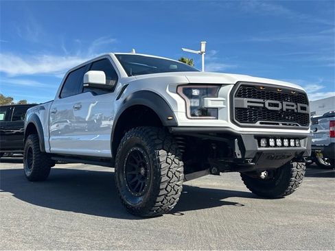 Used 2019 Ford F150 Raptor w/ Equipment Group 802A Luxury image 3