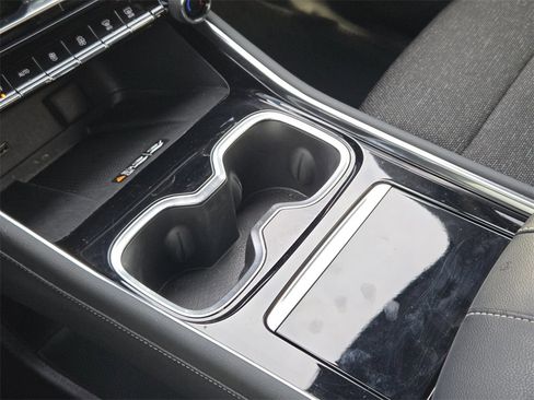 Used 2024 Chevrolet Traverse LT image 15