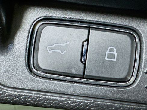 Used 2020 Ford Explorer XLT w/ Equipment Group 202A image 31