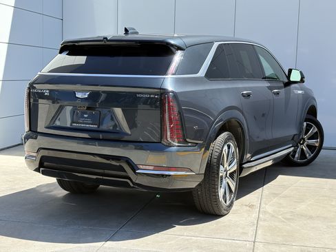 Certified 2025 Cadillac Escalade IQ Luxury 2 w/ LPO, Premium Carpet Package AWD/4WD image 7