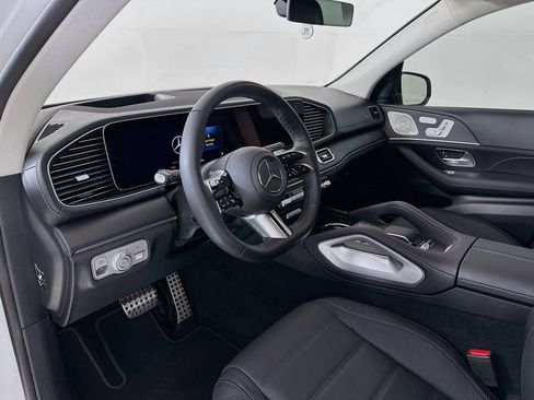 Used 2024 Mercedes-Benz GLS 580 4MATIC image 10