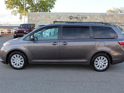 Used 2015 Toyota Sienna XLE Premium AWD/4WD image 4