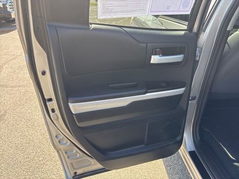 Used 2016 Toyota Tundra SR5 w/ Tow Package image 13