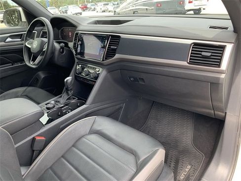 Used 2020 Volkswagen Atlas Cross Sport SEL Premium image 14