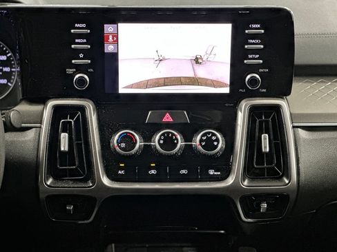 Used 2023 Kia Sorento LX FWD image 5