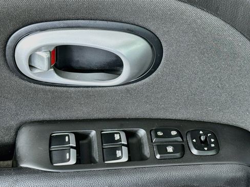 Used 2019 Kia Soul + FWD image 21