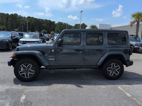 Used 2024 Jeep Wrangler Unlimited Sahara w/ Technology Group AWD/4WD image 7