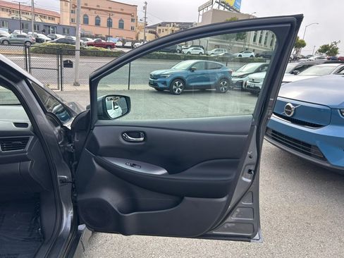 Used 2025 Nissan Leaf S FWD image 31