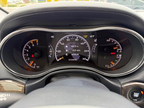 Used 2019 Jeep Grand Cherokee Summit AWD/4WD image 10