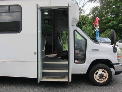 Used 2016 Ford E-450 and Econoline 450 Super Duty w/ Shuttle Bus Prep Package RWD image 14