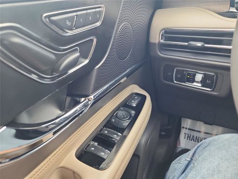 Used 2023 Lincoln Corsair Reserve image 29