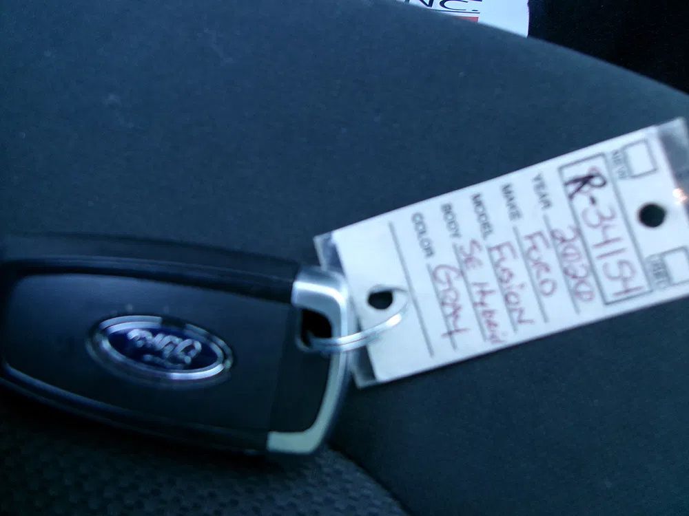 Used 2020 Ford Fusion SE FWD image 19