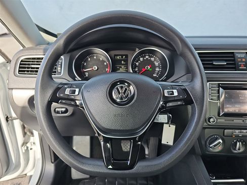Used 2017 Volkswagen Jetta S image 17