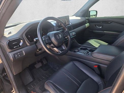 Used 2023 Honda Pilot TrailSport image 9