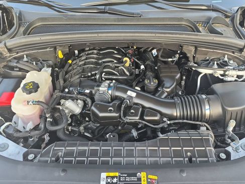 Used 2025 Jeep Grand Cherokee Laredo X RWD image 25