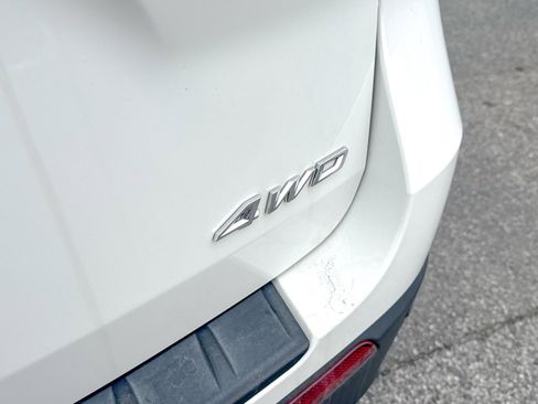 Used 2022 Ford Explorer XLT w/ Equipment Group 202A image 12