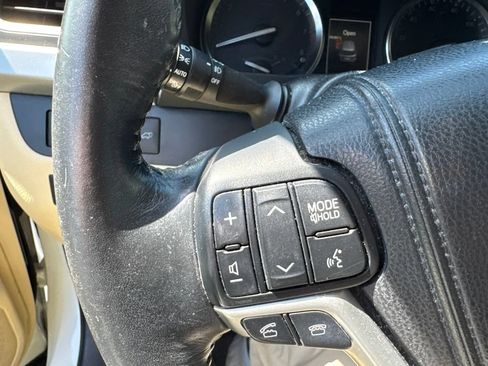 Used 2014 Toyota Highlander Limited w/ Driver Technology Package FWD image 30