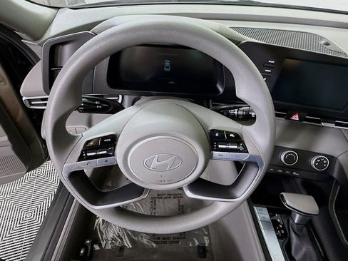 Certified 2025 Hyundai Elantra SE FWD image 19