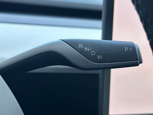 Used 2024 Tesla Model Y Performance AWD/4WD image 28