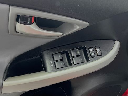 Used 2015 Toyota Prius Five FWD image 17