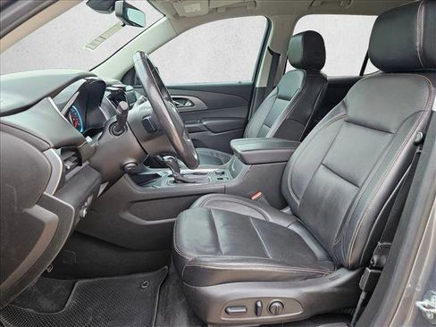 Used 2018 Chevrolet Traverse Premier w/ Driver Confidence II Package FWD image 17