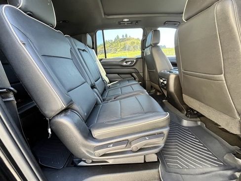 Used 2023 GMC Yukon XL SLT AWD/4WD image 46