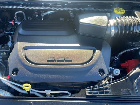 Used 2022 Chrysler Pacifica Touring-L image 27