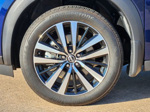 Used 2025 Nissan Pathfinder Platinum w/ Cargo Package image 14