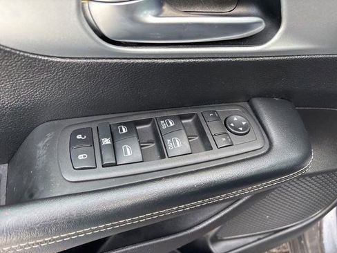 Used 2022 Chrysler Pacifica Touring image 14