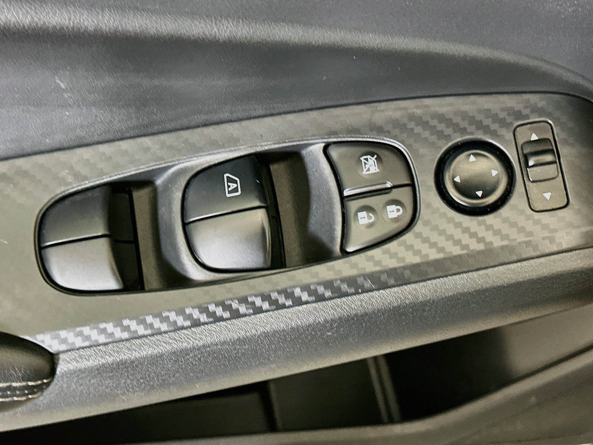Used 2025 Nissan Altima 2.5 SV FWD image 15