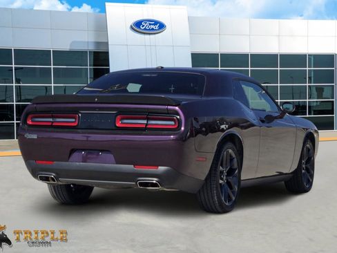Used 2022 Dodge Challenger SXT w/ Blacktop Package image 5
