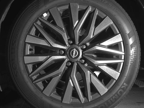 Used 2025 Nissan Altima 2.5 SV FWD image 14