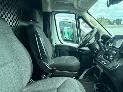 Used 2025 RAM ProMaster 2500 w/ U-Haul Equipment Group FWD image 6