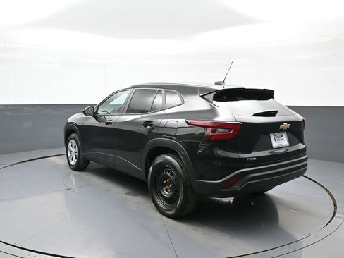Used 2024 Chevrolet Trax LS w/ Driver Confidence Package FWD image 8