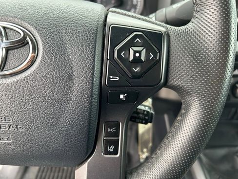 Used 2020 Toyota Tacoma TRD Off-Road image 12