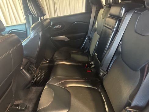 Used 2017 Jeep Cherokee Trailhawk w/ Comfort/Convenience Group image 17