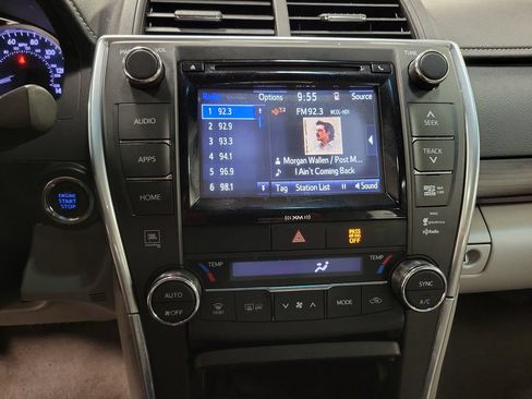 Used 2017 Toyota Camry XLE w/ Moonroof Package FWD image 19
