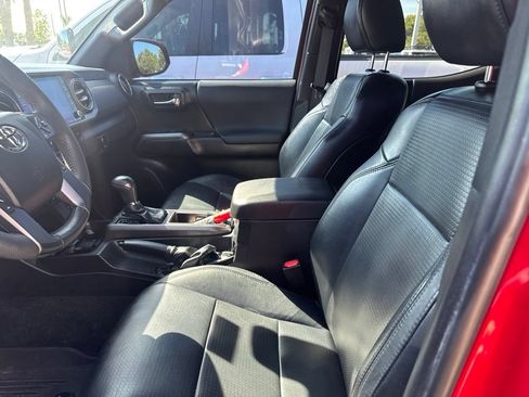 Used 2022 Toyota Tacoma TRD Sport w/ TRD Premium Sport Package RWD image 13