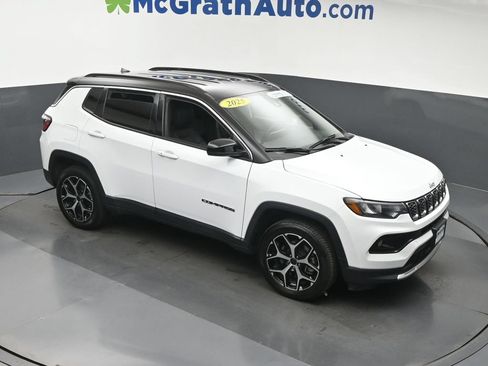 Used 2025 Jeep Compass Limited AWD/4WD image 3